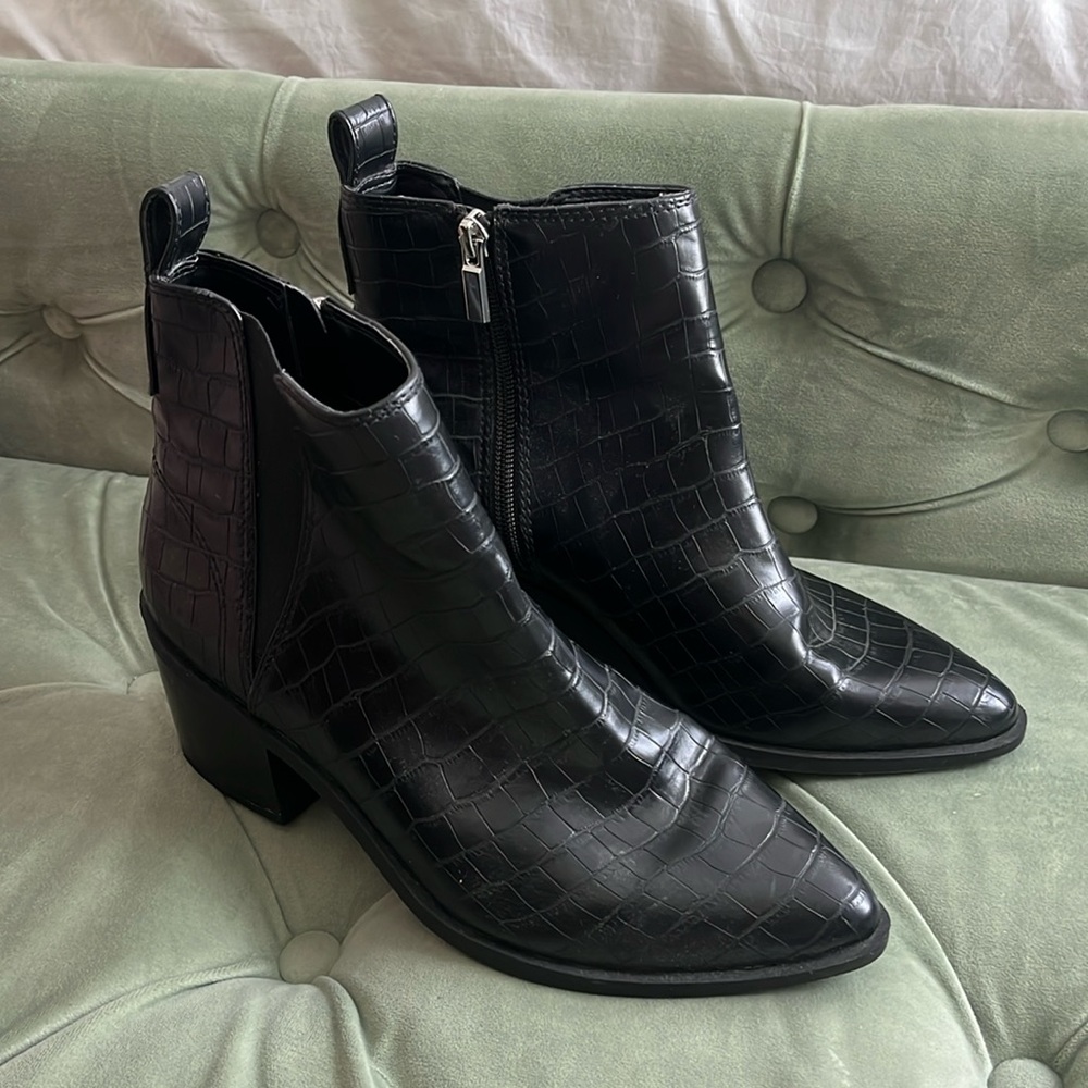 A new day black ankle booties with small heel 7.5